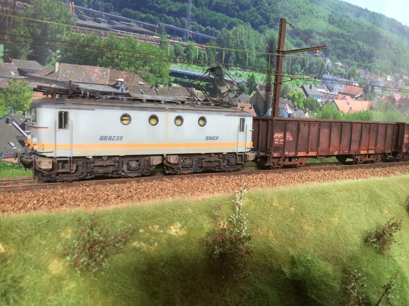 Locomotive électrique PIKO EXPERT BB8247 SNCF – Époque IV – HO 1/87 – Neuve